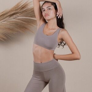 Seamless Taupe Crop Sports Bra - Women's Comfort Crop Top